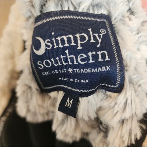 SIMPLY SOUTHERN Medium Heather Gray Simply Fuzzy Pullover - Picture 8 of 9
